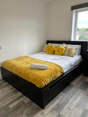 Shakespeare House 5 bedroom 7 beds stay up to 12 people